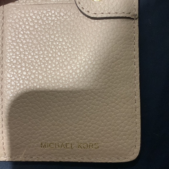 Michael kors light pink clutch/camera bag - Picture 5 of 5